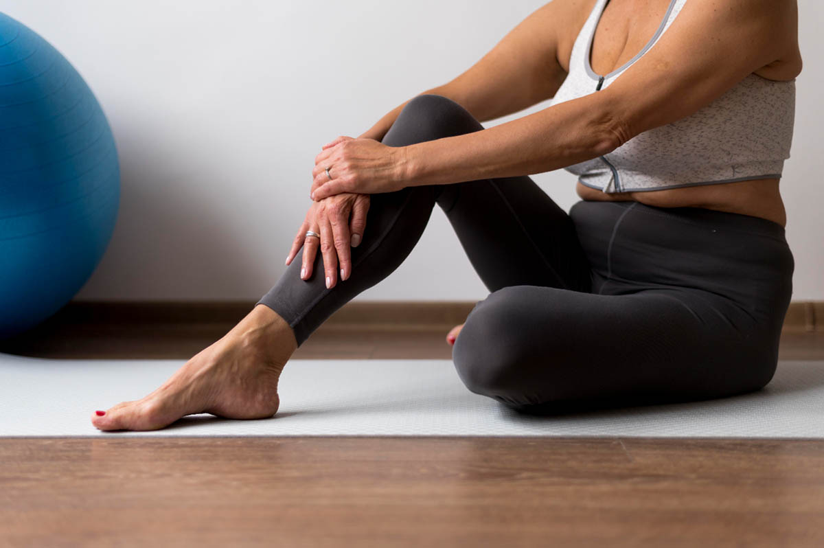 How Physical Therapy Can Treat Plantar Fasciitis That Causes Knee Pain